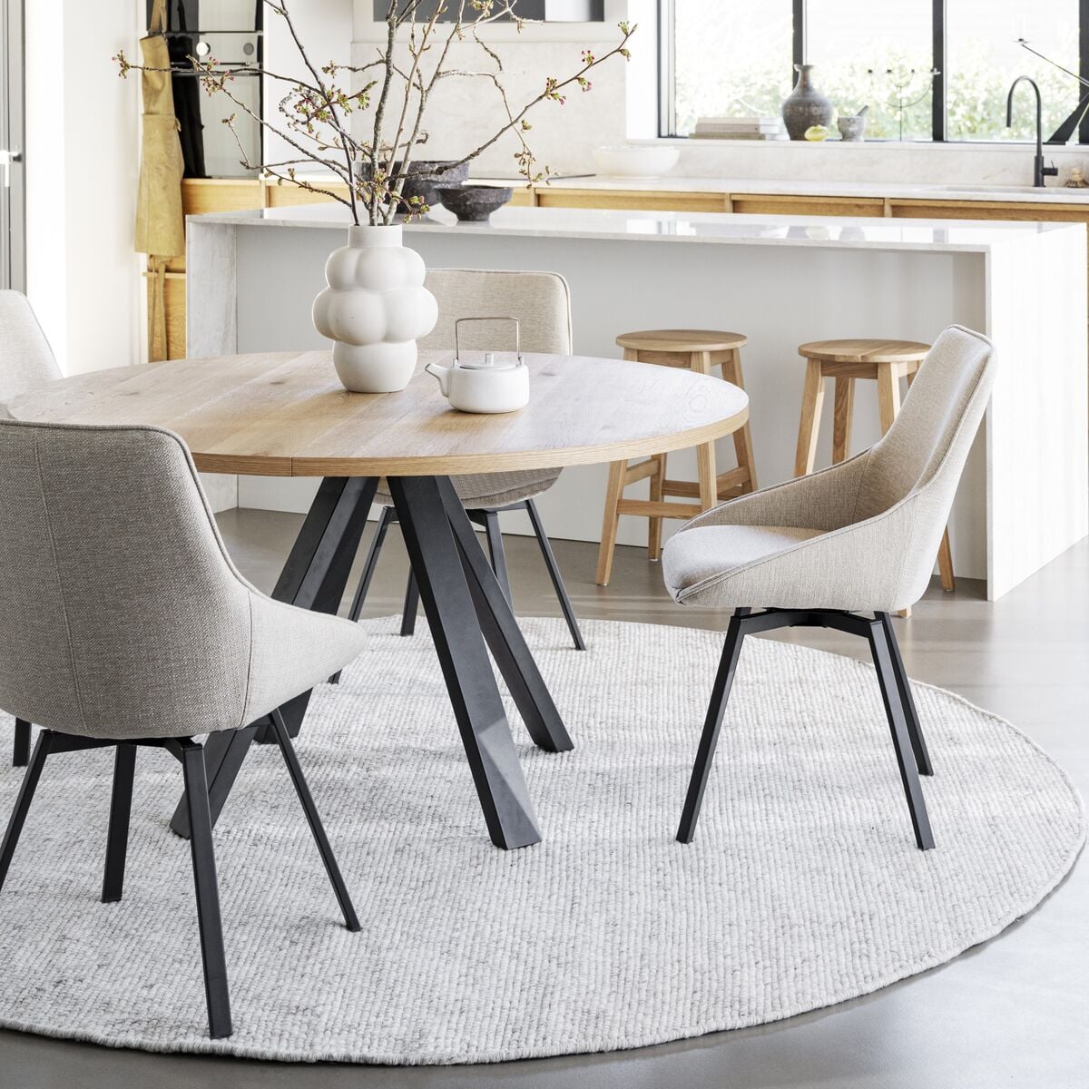 Rowico Home Maddock pyöreä ruokapöytä Ø 135 cm